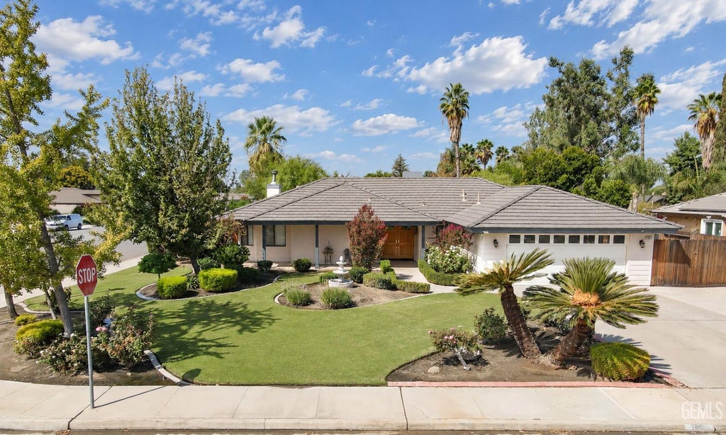 Photo of 1901 Deerfield Street, Bakersfield, CA 93314 (MLS # 202609699)