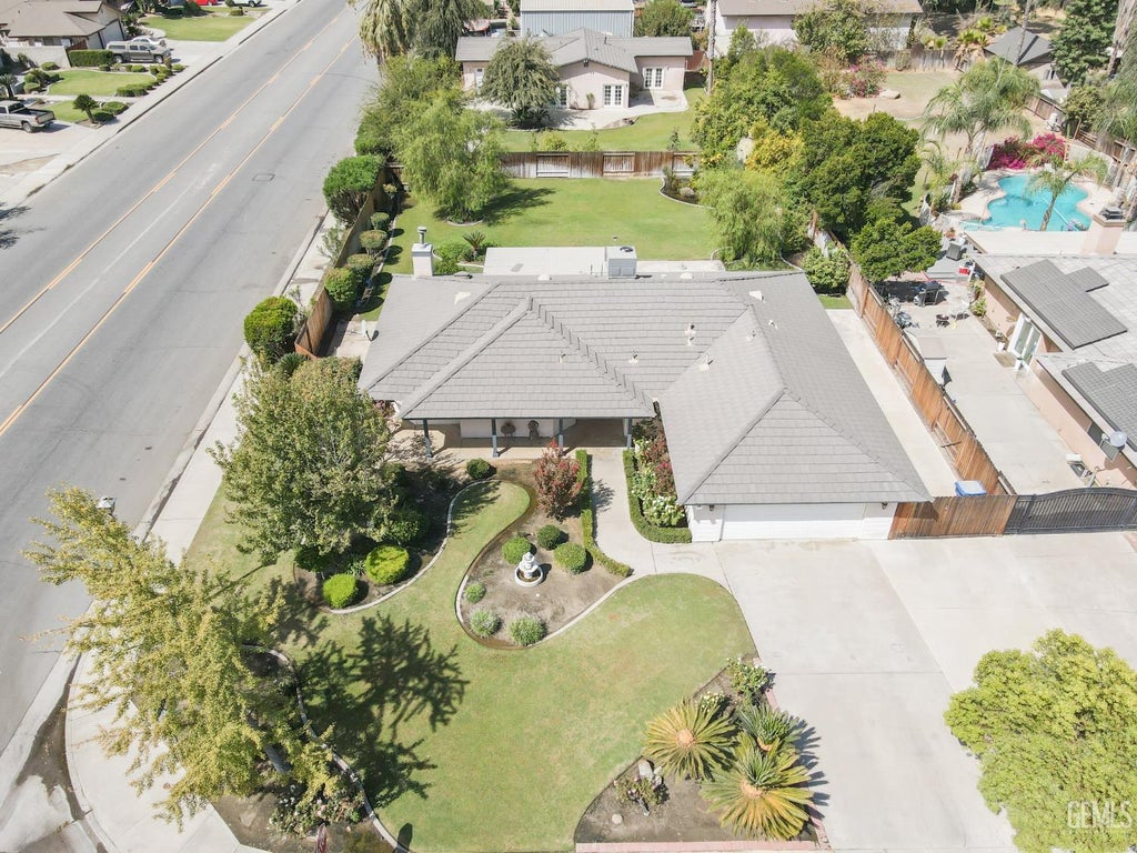 Photo of 1901 Deerfield Street, Bakersfield, CA 93314 (MLS # 202609699)