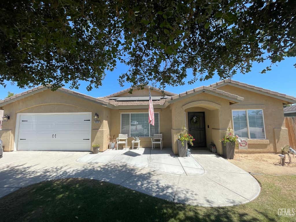 Photo of 5510 Lombardy Court, Bakersfield, CA 93308 (MLS # 202608488)