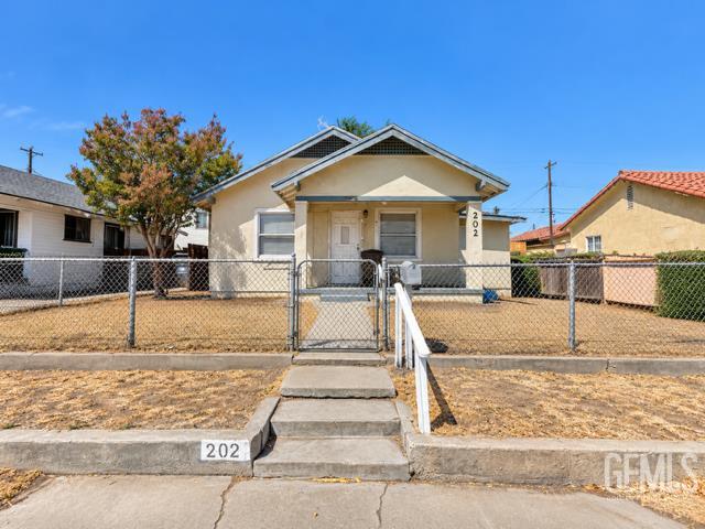 Photo of 202 Moneta Avenue, Bakersfield, CA 93308 (MLS # 202609909)