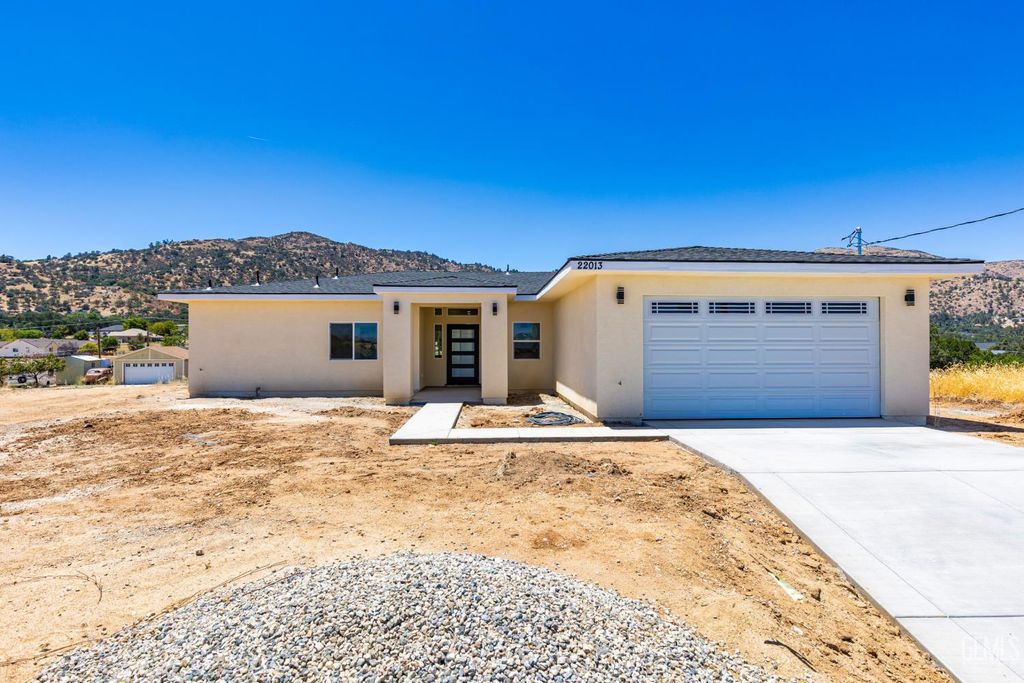 Photo of 22013 McCarthy Drive, Tehachapi, CA 93561 (MLS # 202607435)
