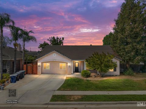 Photo of 1158 Chardonnay Court, Tulare, CA 93274 (MLS # 202607882)