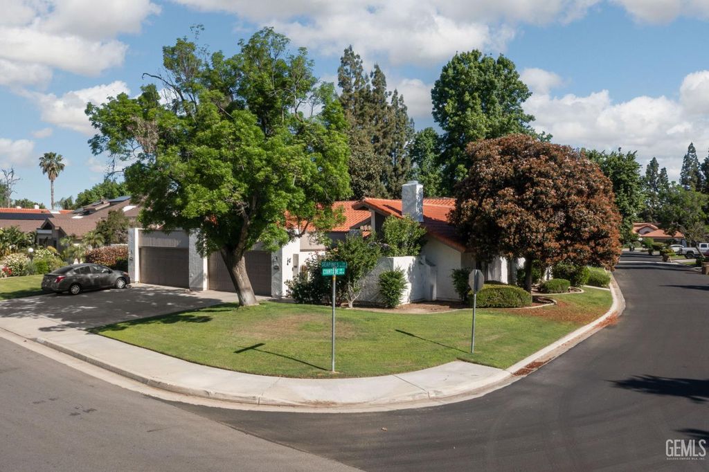 Photo of 6900 Seapines Drive #3, Bakersfield, CA 93309 (MLS # 202603962)