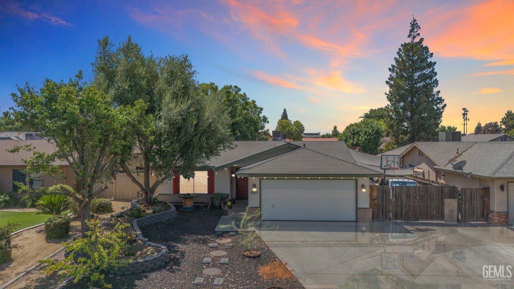 Photo of 9303 Alki Court, Bakersfield, CA 93312 (MLS # 202609015)
