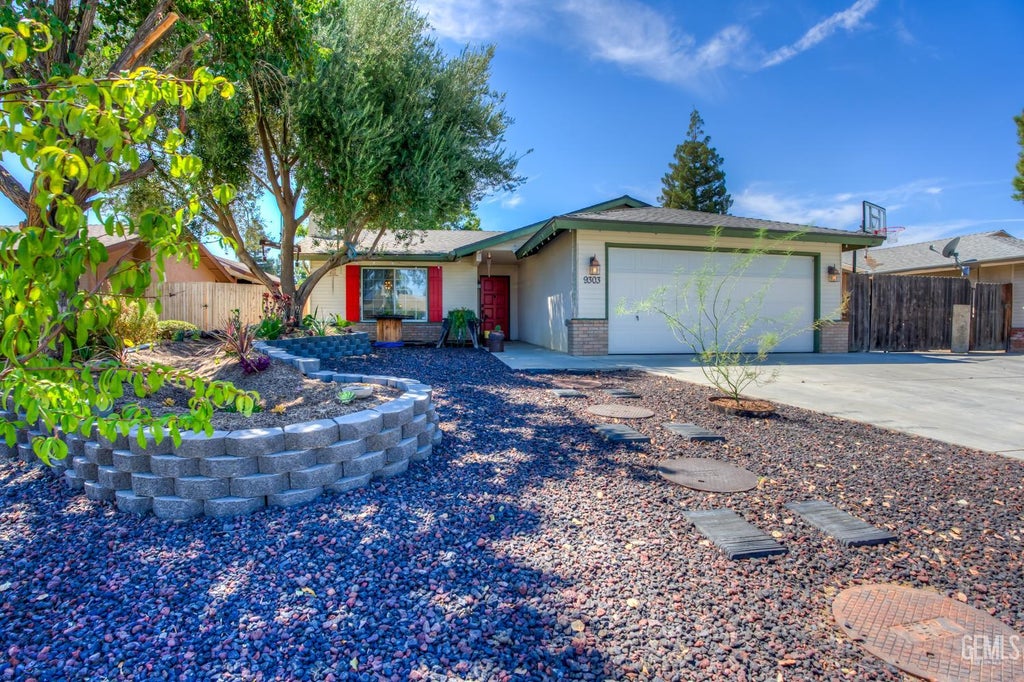 Photo of 9303 Alki Court, Bakersfield, CA 93312 (MLS # 202609015)