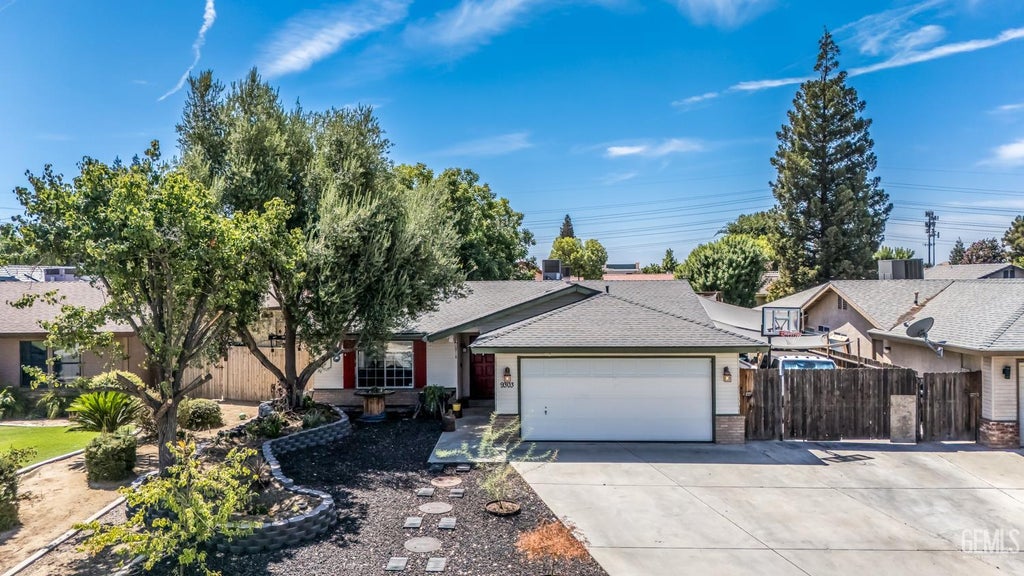 Photo of 9303 Alki Court, Bakersfield, CA 93312 (MLS # 202609015)