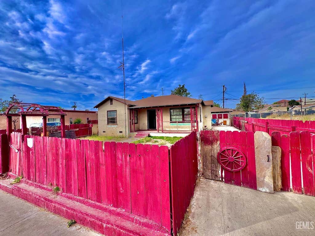 Photo of 1720 Pacific Street, Bakersfield, CA 93305 (MLS # 202603280)