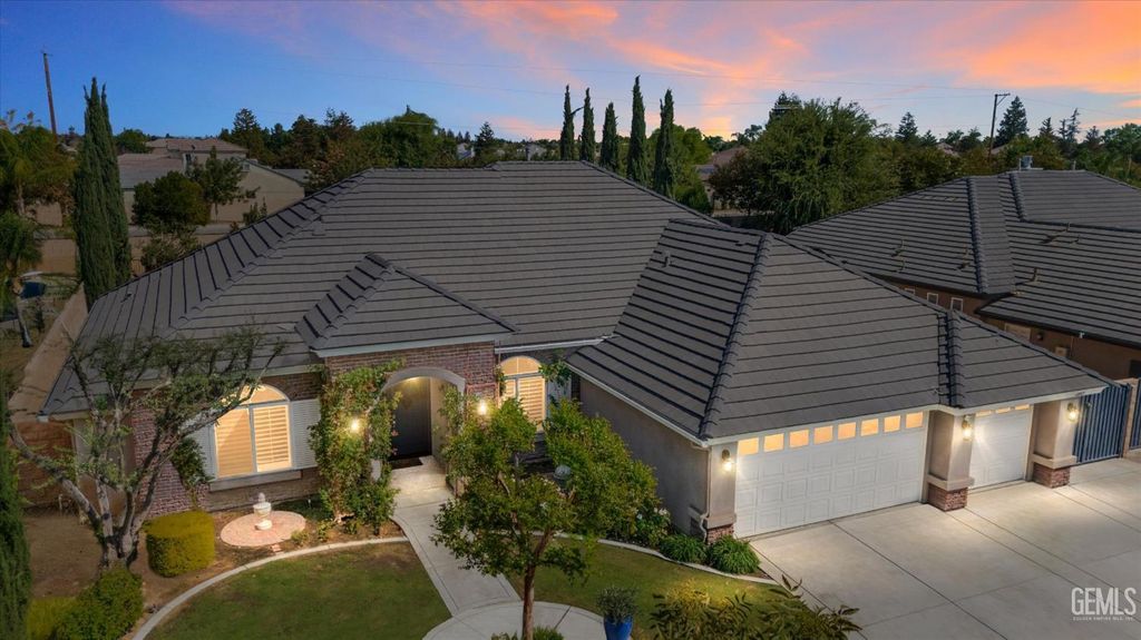 Photo of 6002 Dartmoor Wood Avenue, Bakersfield, CA 93314 (MLS # 202510831)