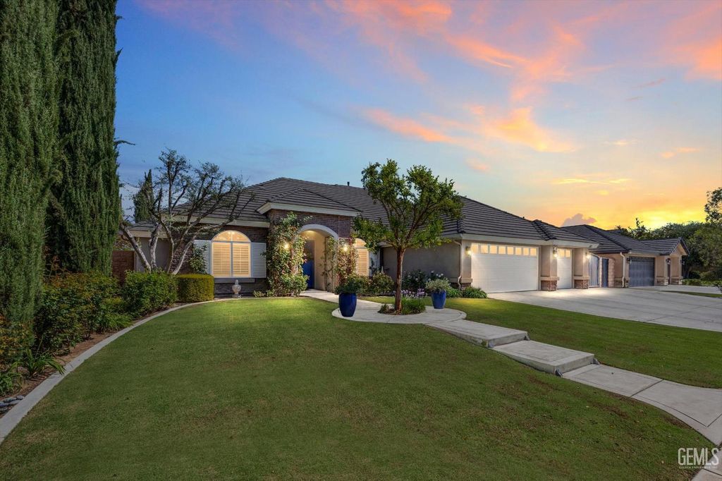 Photo of 6002 Dartmoor Wood Avenue, Bakersfield, CA 93314 (MLS # 202510831)