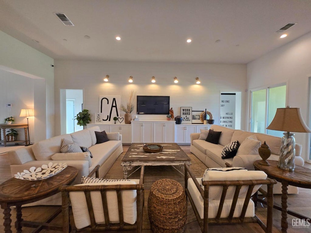 Photo of 12014 Marquise Drive Drive, Bakersfield, CA 93306 (MLS # 202607775)
