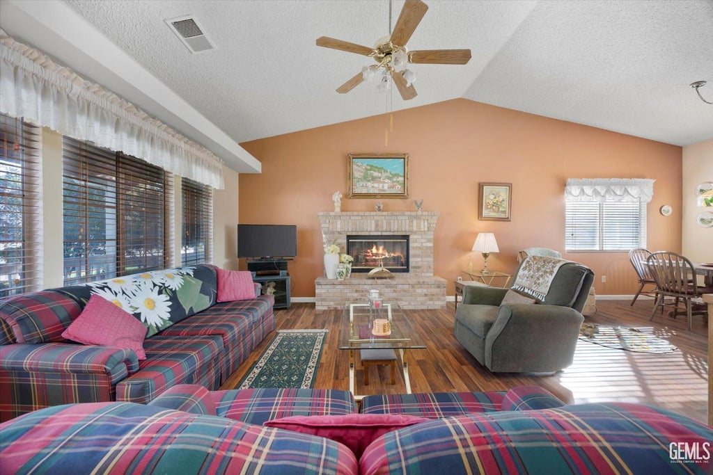 Photo of 333 Camwood Avenue, Bakersfield, CA 93308 (MLS # 202605843)