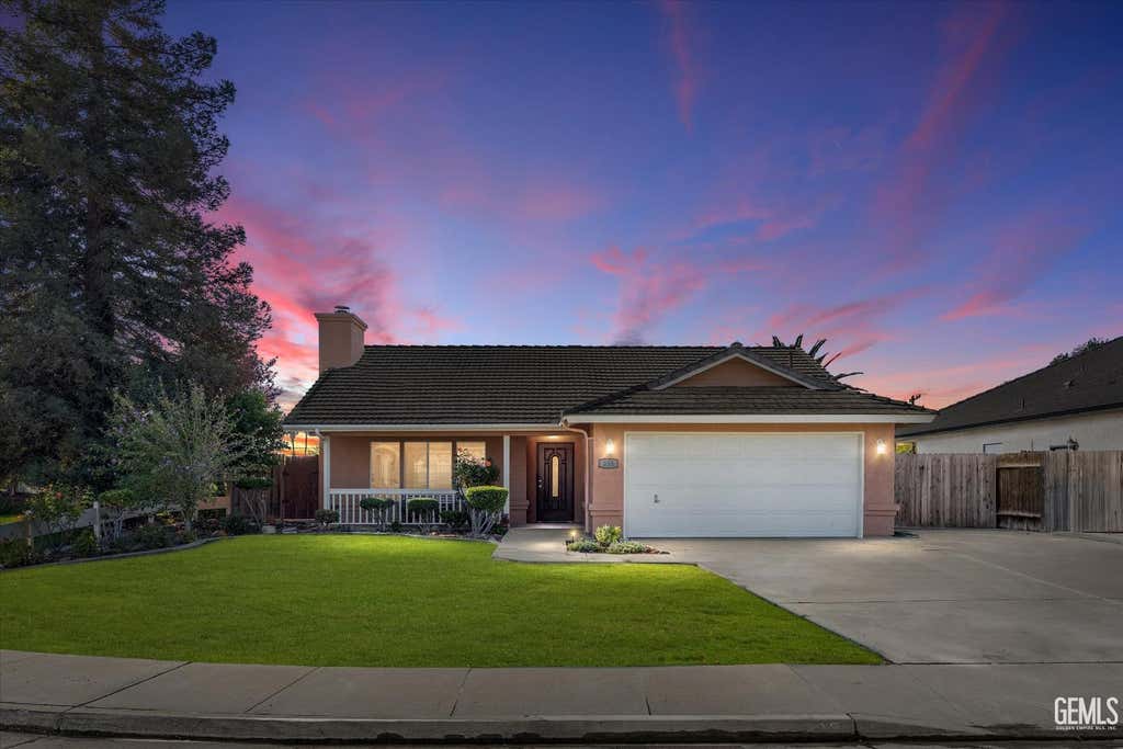 Photo of 333 Camwood Avenue, Bakersfield, CA 93308 (MLS # 202605843)