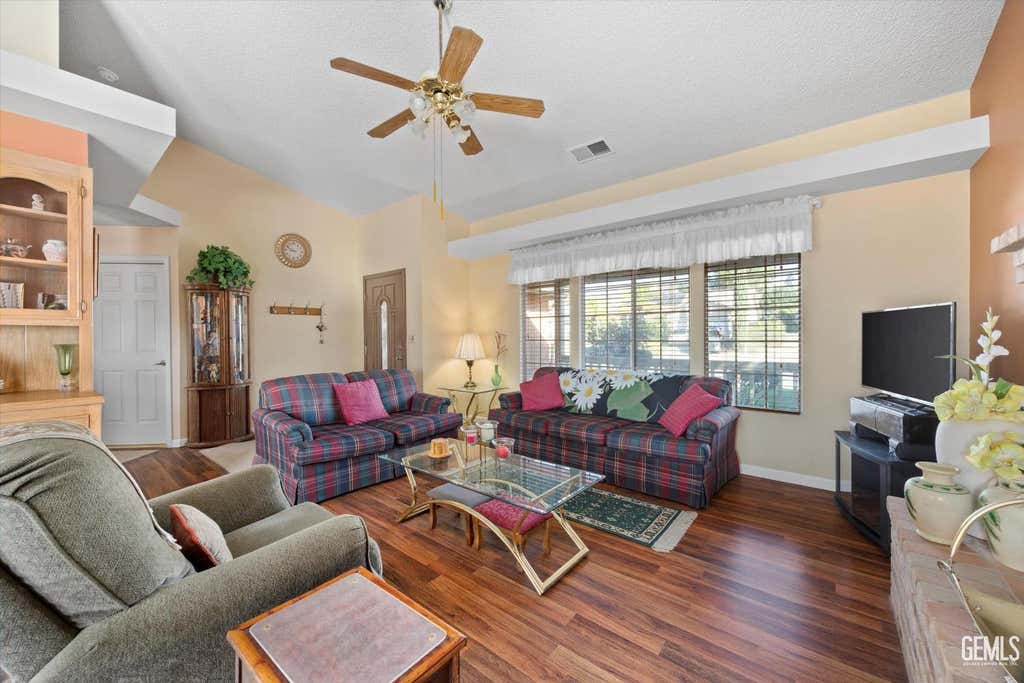Photo of 333 Camwood Avenue, Bakersfield, CA 93308 (MLS # 202605843)