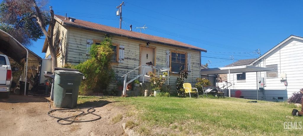 Photo of 213 F Street, Taft, CA 93268 (MLS # 202603658)
