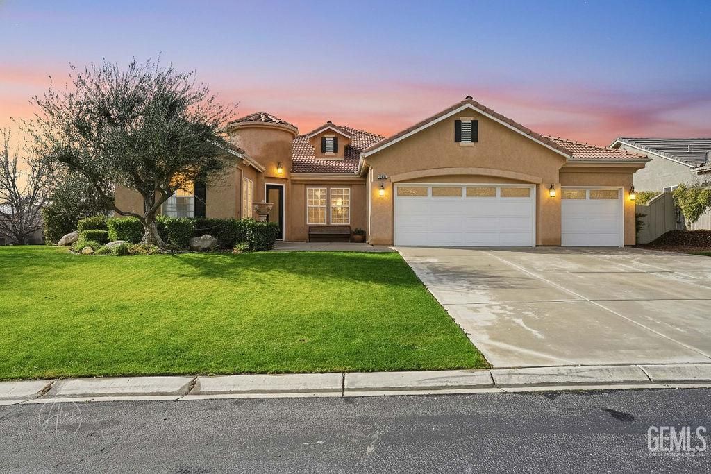 Photo of 6702 Aretino Way, Bakersfield, CA 93306 (MLS # 202600043)