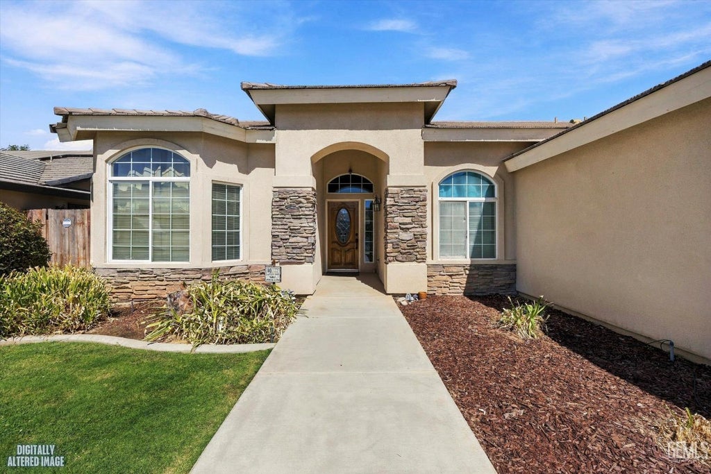 Photo of 654 Mountain Mist Court, Bakersfield, CA 93308 (MLS # 202610427)