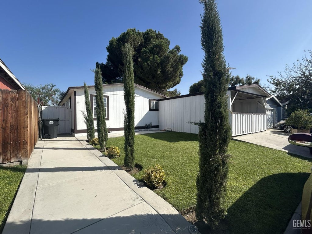 Photo of 601 Pacheco Road #18, Bakersfield, CA 93307 (MLS # 202610077)