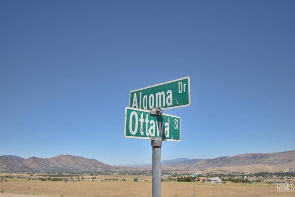 19281 OTTAWA DR, TEHACHAPI, CA 93561 - Image a1a96e42da18dd50f5ce5f4e36a8272e/3811107490