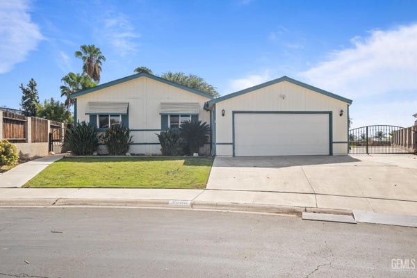 9000 EASTWIND CIR, BAKERSFIELD, CA 93306 - Image a1dd9e10f074e709a70b5de0fe66feb5/2961534428