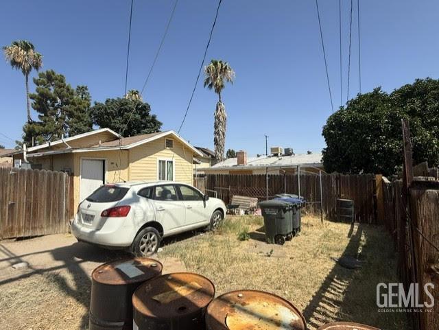 Photo of 307 A Street, Taft, CA 93268 (MLS # 202607105)
