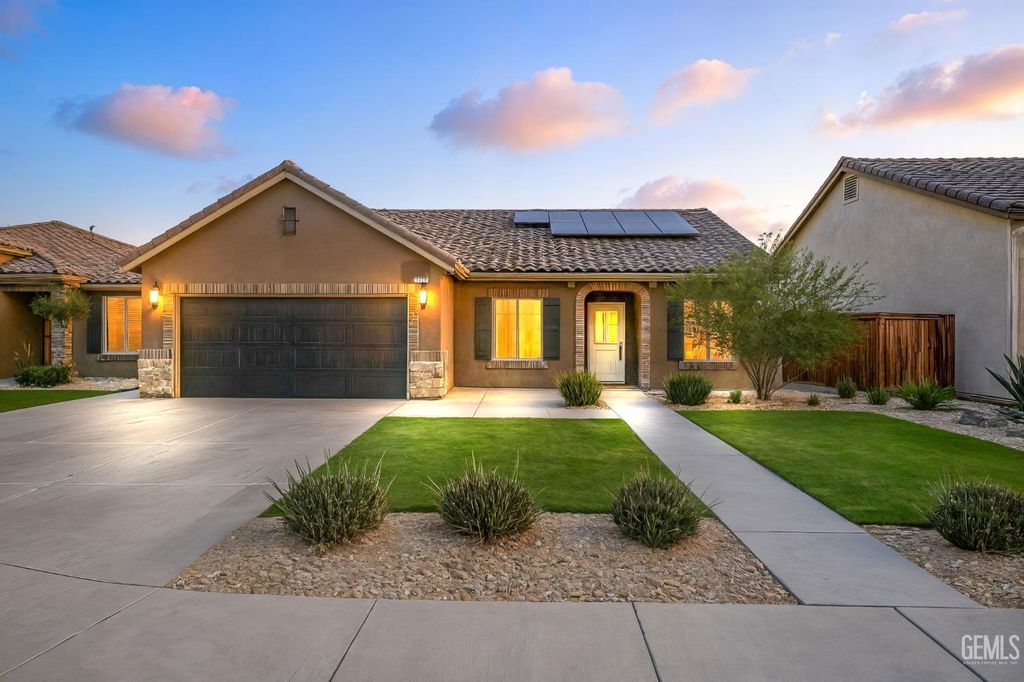 Photo of 9410 Laurel Ridge Lane, Shafter, CA 93263 (MLS # 202511299)