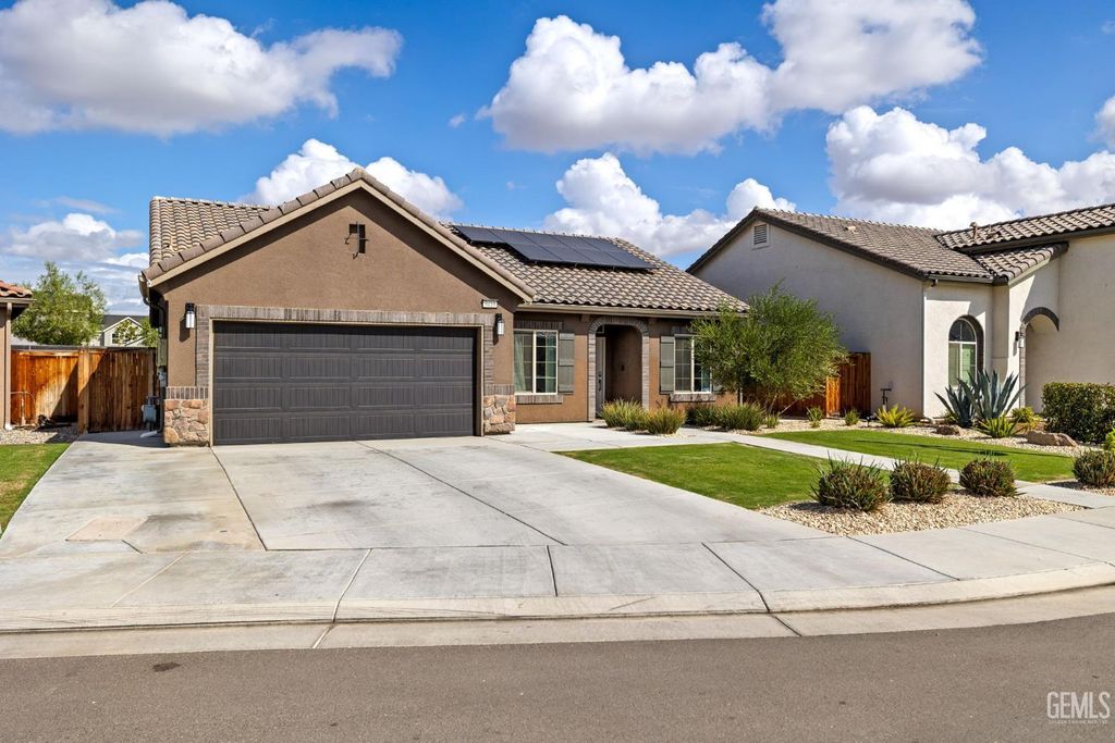 Photo of 9410 Laurel Ridge Lane, Shafter, CA 93263 (MLS # 202511299)