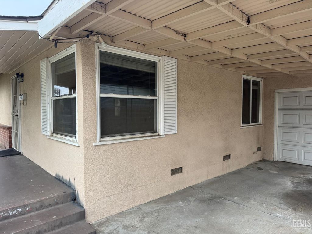Photo of 514 W Cornell Avenue, Fresno, CA 93705 (MLS # 202601117)