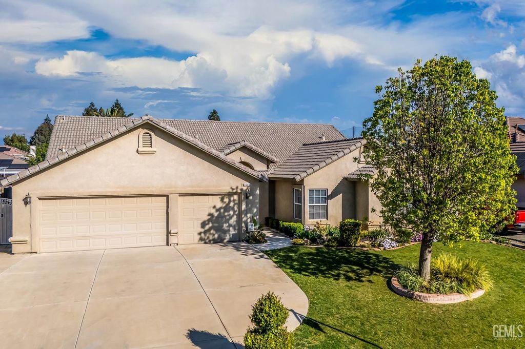 Photo of 3205 Petite Sirah Street, Bakersfield, CA 93306 (MLS # 202600984)