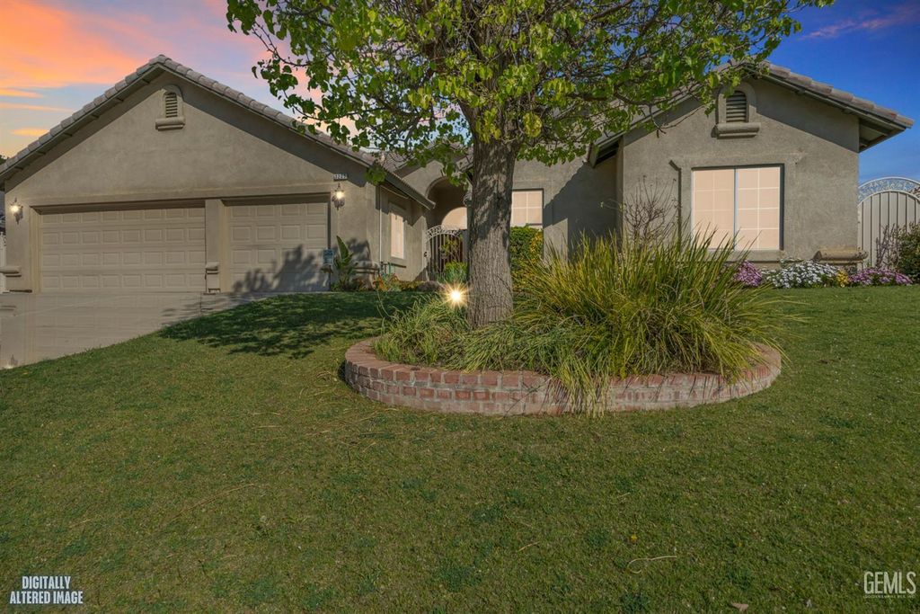 Photo of 3205 Petite Sirah Street, Bakersfield, CA 93306 (MLS # 202600984)