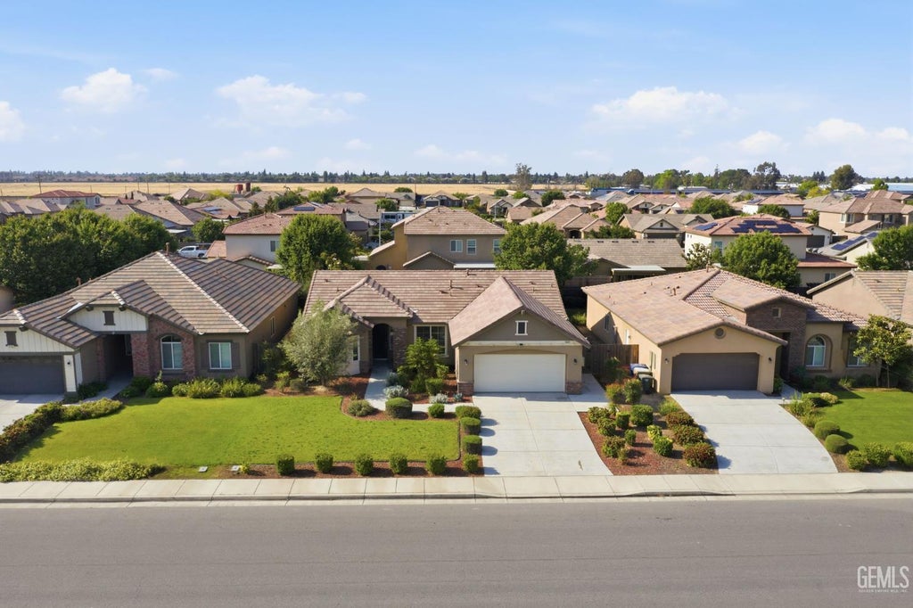 Photo of 9005 Ribston Avenue, Bakersfield, CA 93312 (MLS # 202604667)