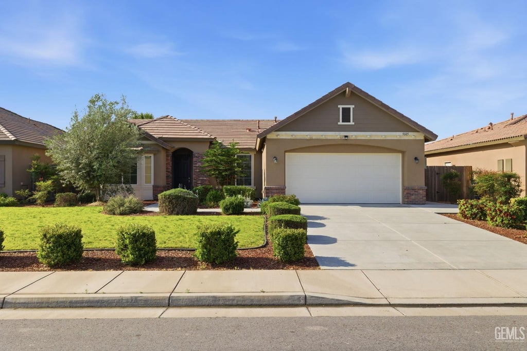 Photo of 9005 Ribston Avenue, Bakersfield, CA 93312 (MLS # 202604667)
