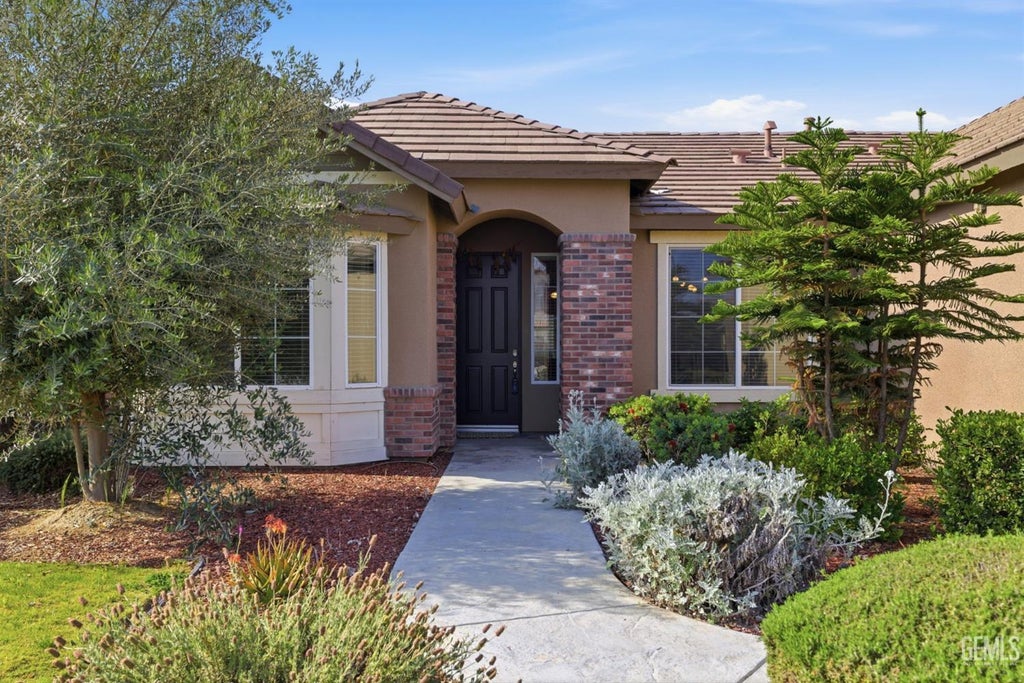 Photo of 9005 Ribston Avenue, Bakersfield, CA 93312 (MLS # 202604667)