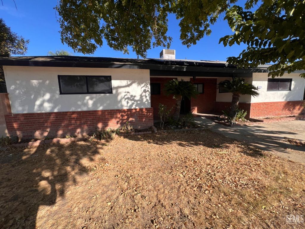 Photo of 830 Davis Avenue, Mc Farland, CA 93250 (MLS # 202511596)