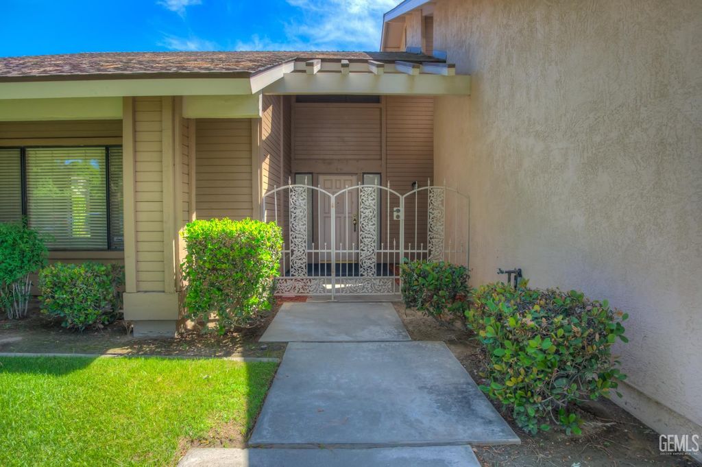 Photo of 2000 Ashe Road #32, Bakersfield, CA 93309 (MLS # 202603775)