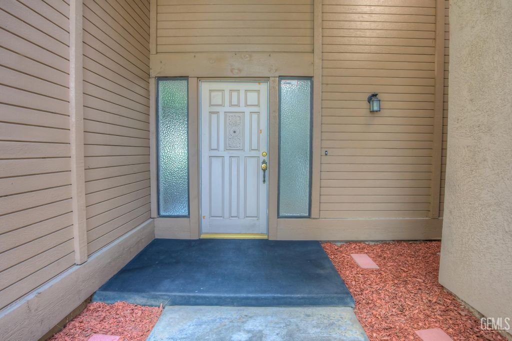 Photo of 2000 Ashe Road #32, Bakersfield, CA 93309 (MLS # 202603775)