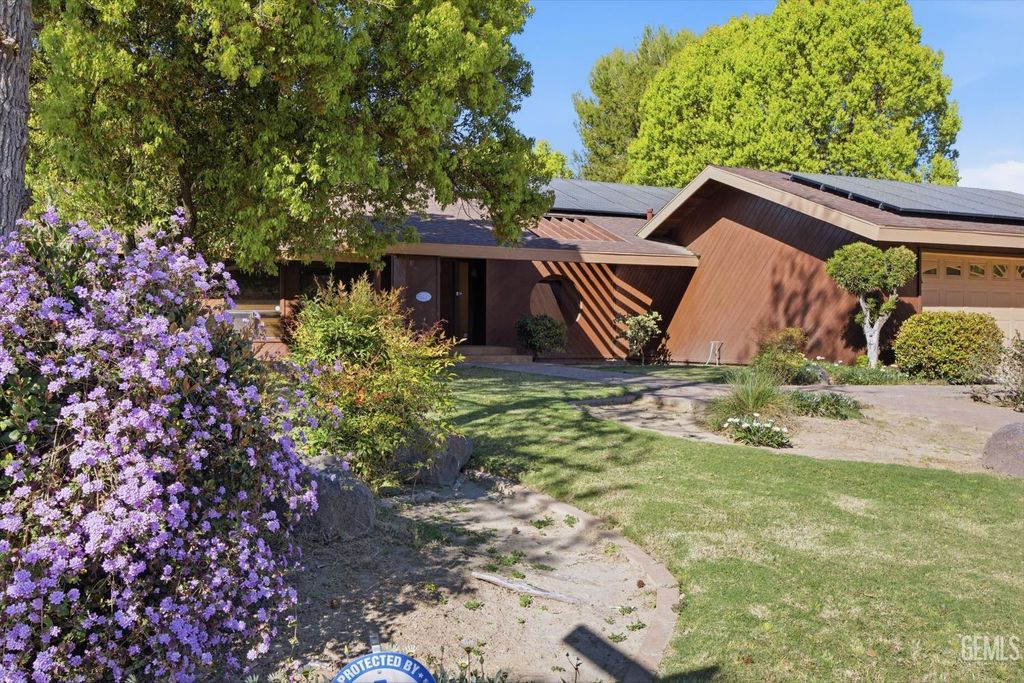 Photo of 7700 Las Cruces Avenue, Bakersfield, CA 93309 (MLS # 202602532)