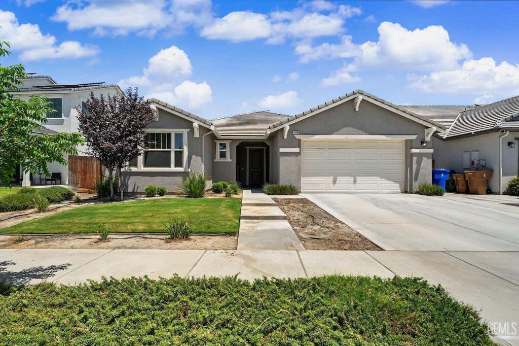 Photo of 15618 Donostia Street, Bakersfield, CA 93314 (MLS # 202607661)