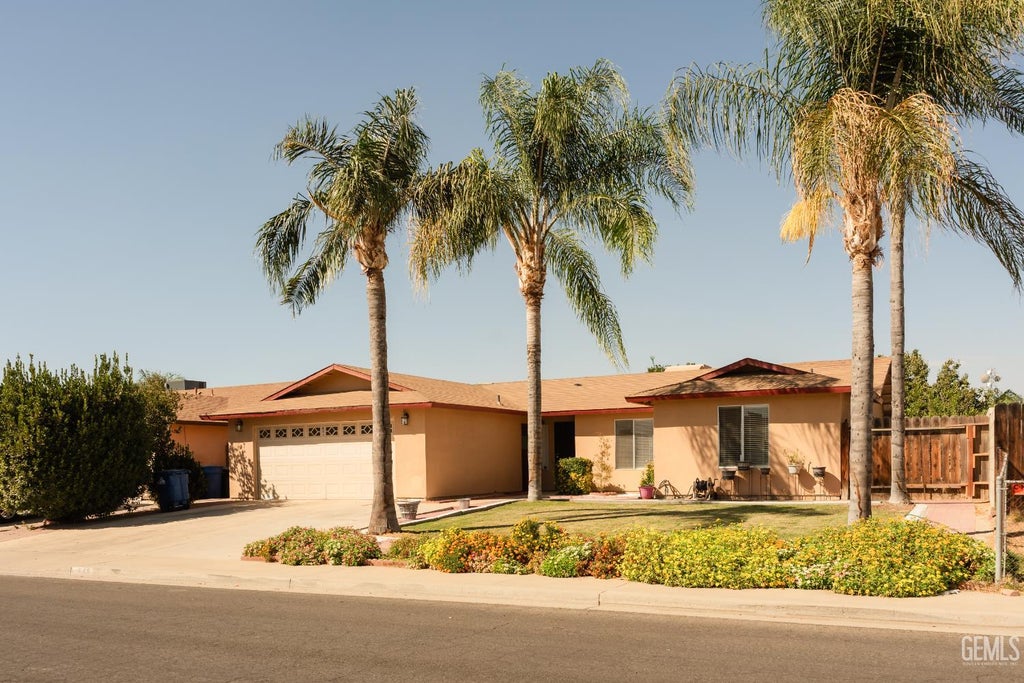 Photo of 1843 Chaparral Circle, Delano, CA 93215 (MLS # 202610441)