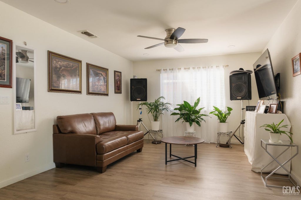Photo of 1843 Chaparral Circle, Delano, CA 93215 (MLS # 202610441)