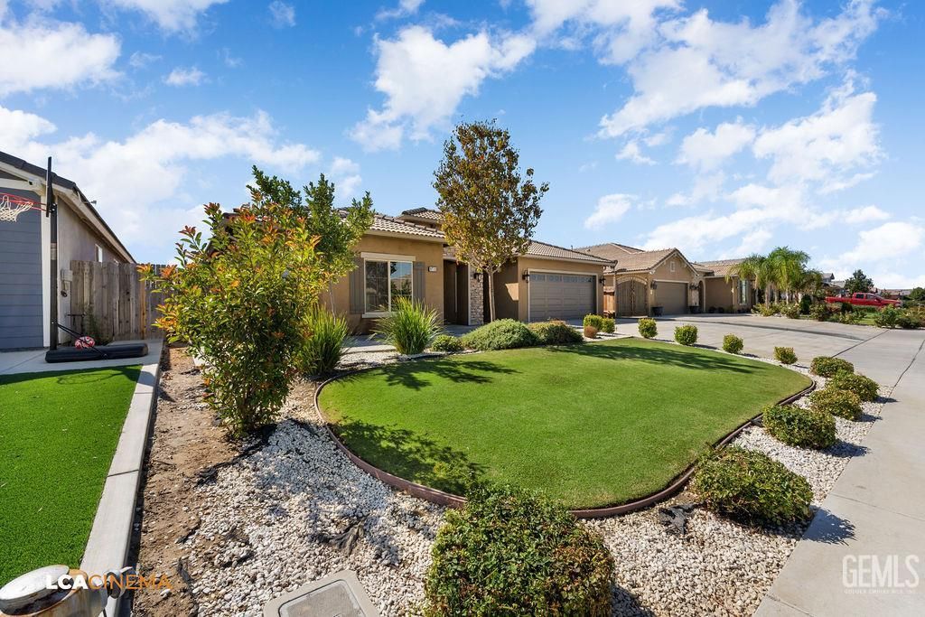 Photo of 9713 Blountsville Drive, Bakersfield, CA 93311 (MLS # 202511255)