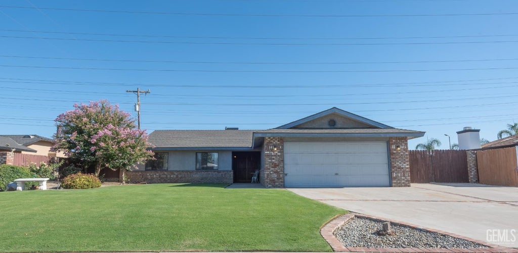 Photo of 11101 Baron Avenue, Bakersfield, CA 93312 (MLS # 202608327)