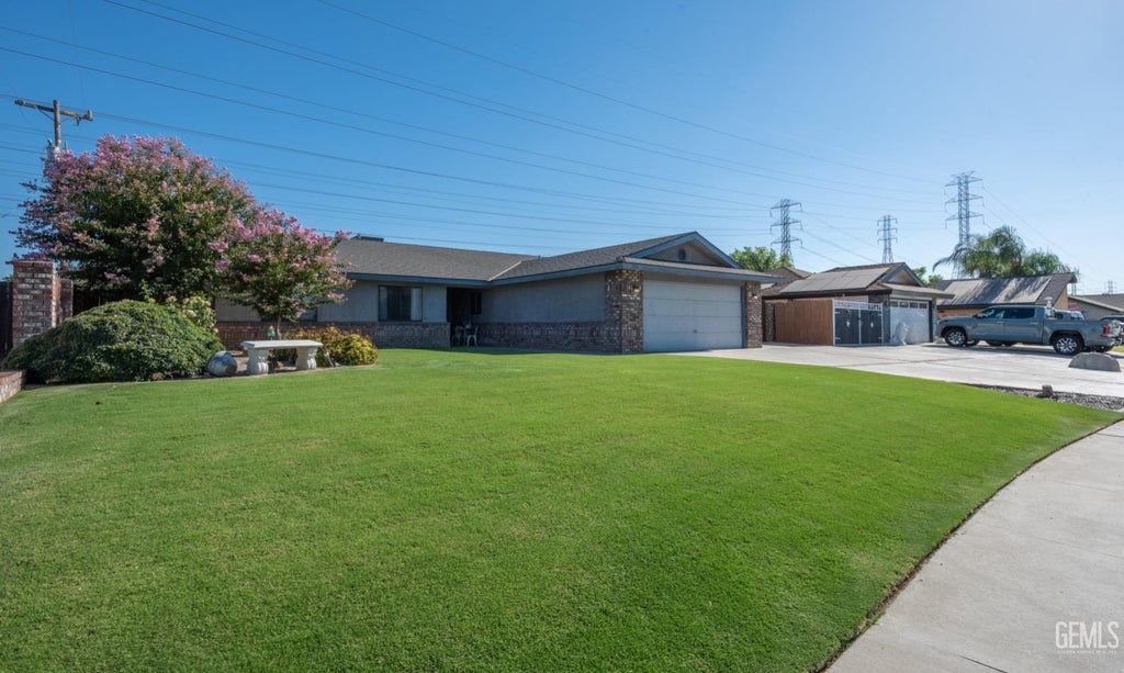Photo of 11101 Baron Avenue, Bakersfield, CA 93312 (MLS # 202608327)