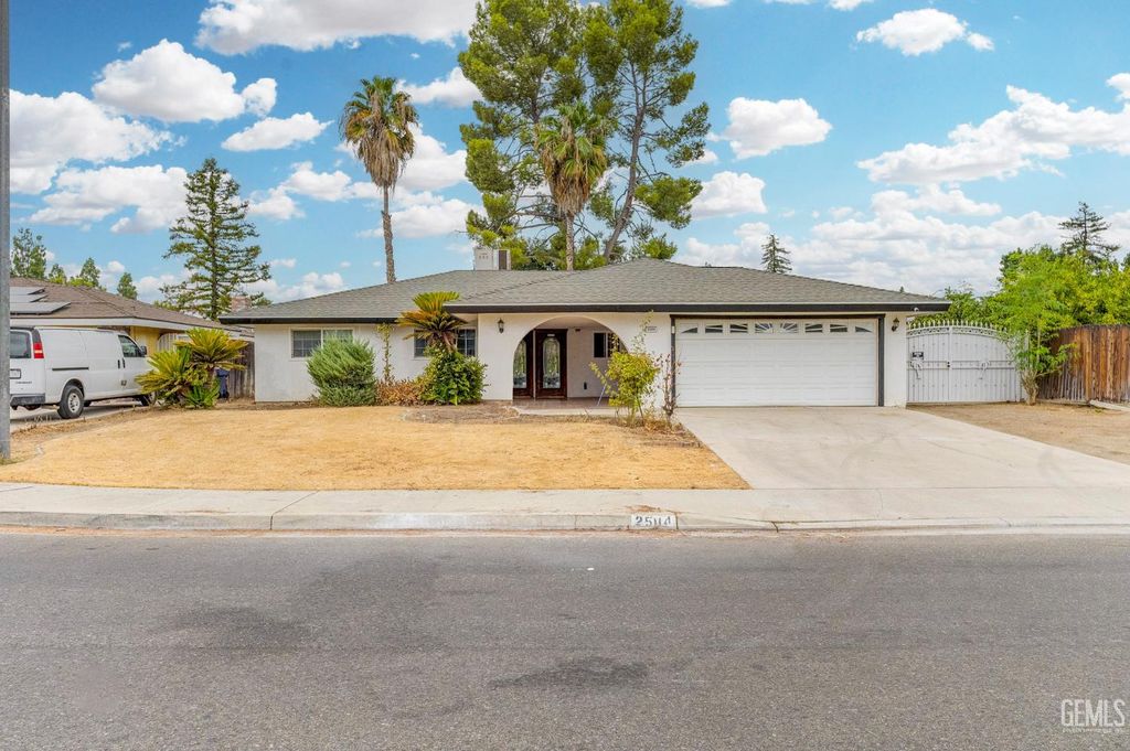 Photo of 2504 Sutton Place, Bakersfield, CA 93309 (MLS # 202510239)