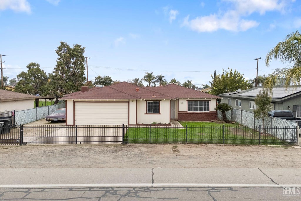 Photo of 749 Browning Road, Mc Farland, CA 93250 (MLS # 202513701)