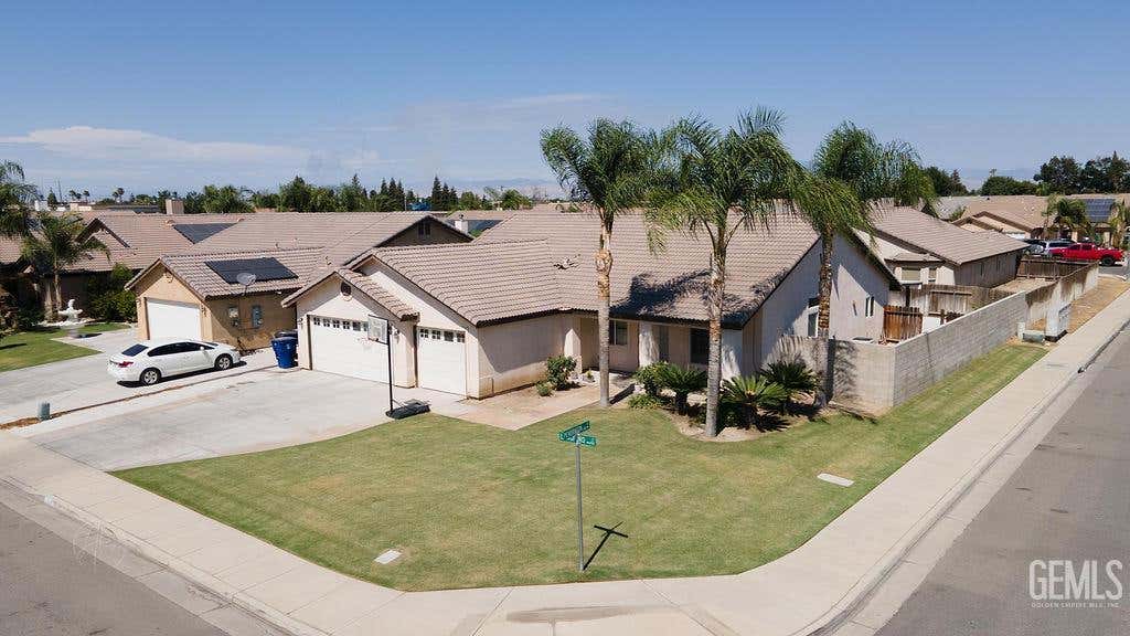 Photo of 6918 Longford Court, Bakersfield, CA 93313 (MLS # 202608116)