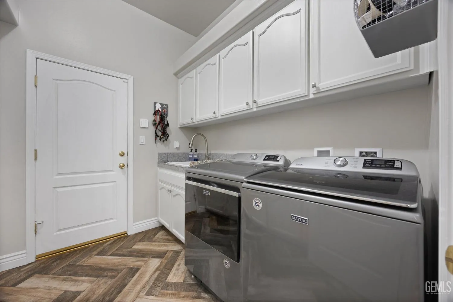 Bakersfield, California 93314, United States, 4 Bedrooms Bedrooms, ,3 BathroomsBathrooms,Residential,Active,4587