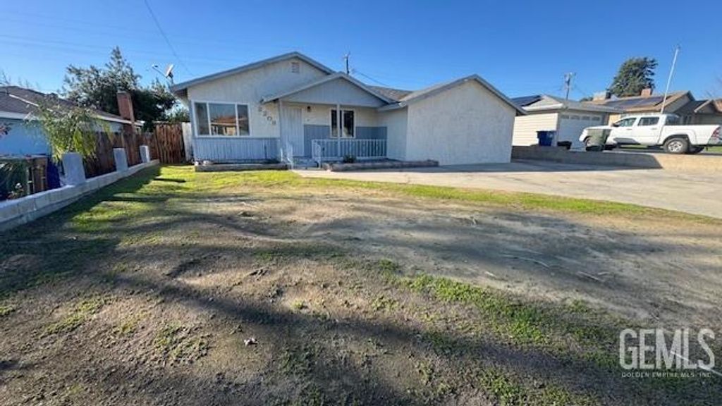 Photo of 2208 Valencia Drive, Bakersfield, CA 93306 (MLS # 202600458)