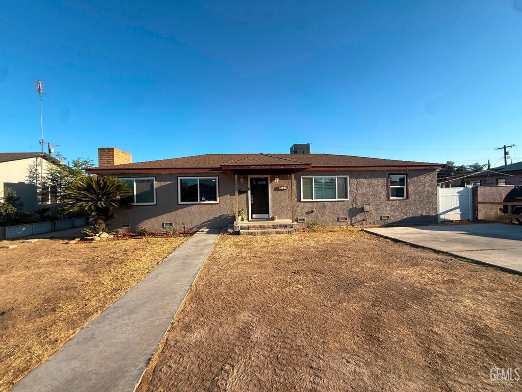Photo of 820 20th Avenue, Delano, CA 93215 (MLS # 202608461)