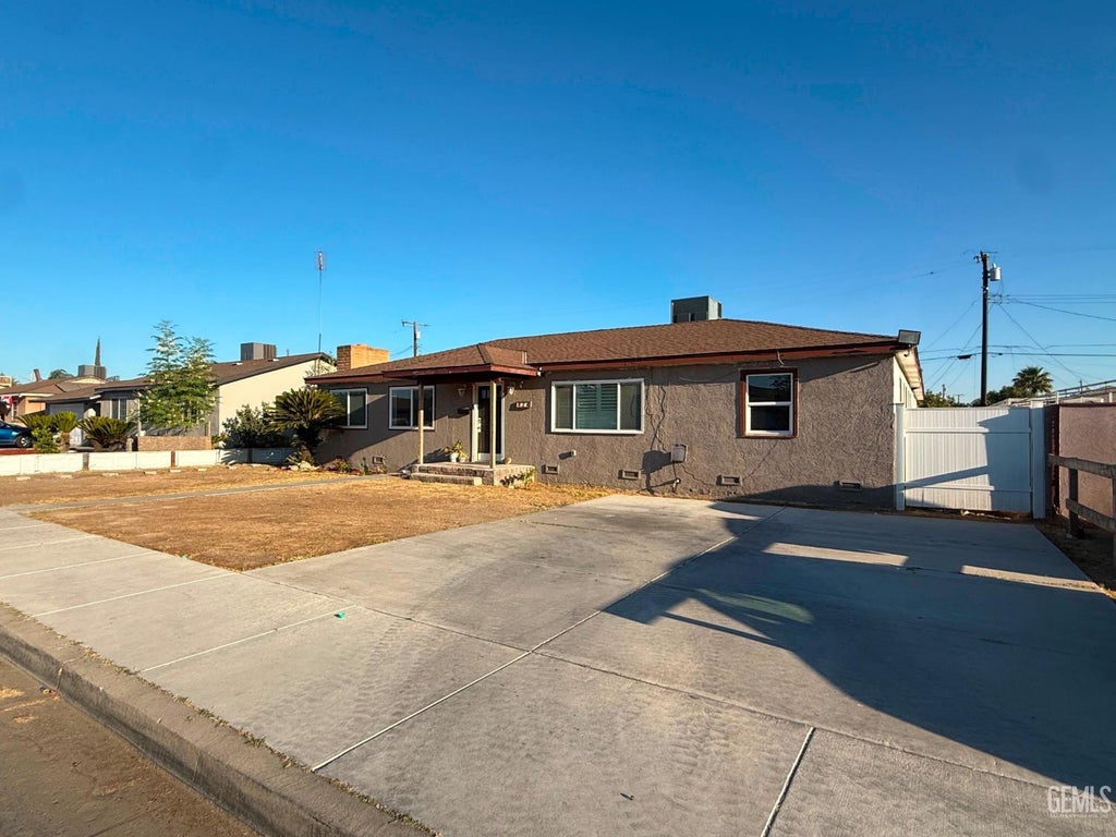 Photo of 820 20th Avenue, Delano, CA 93215 (MLS # 202608461)