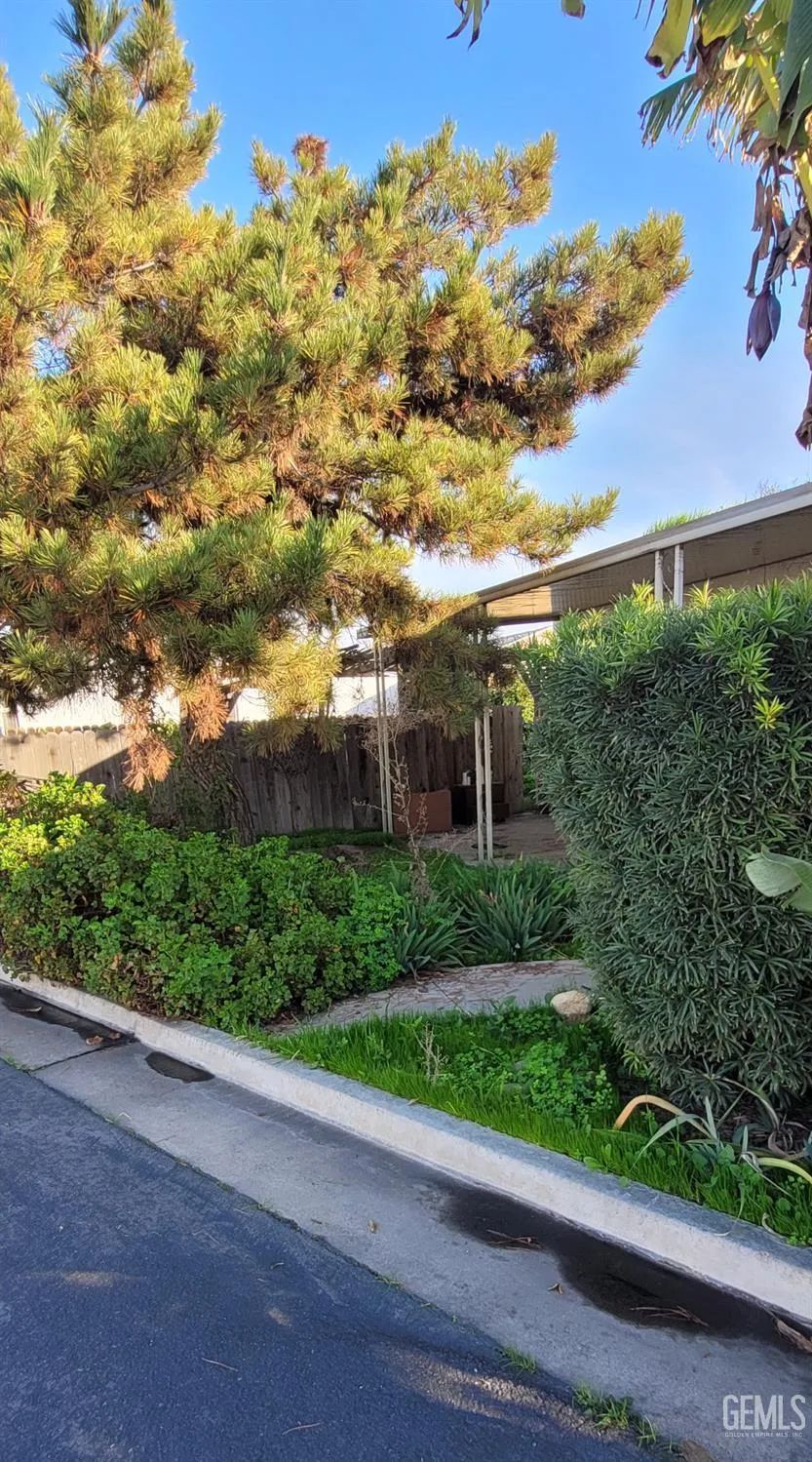 Bakersfield, California 93301, United States, 3 Bedrooms Bedrooms, ,2 BathroomsBathrooms,Residential,Active,256684